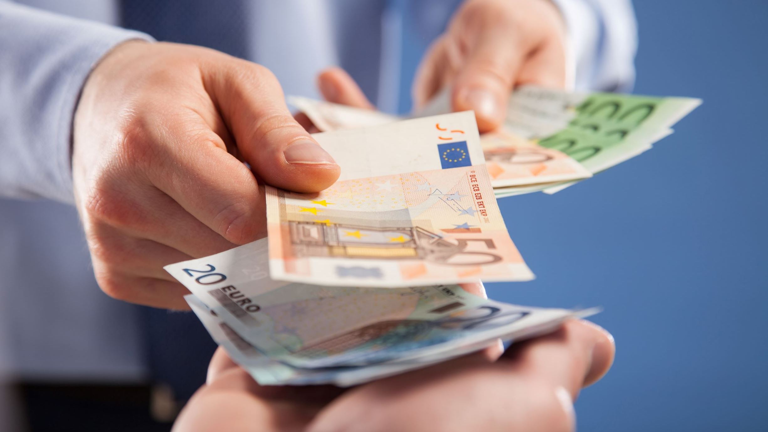 Image showing a man handing over Euro notes